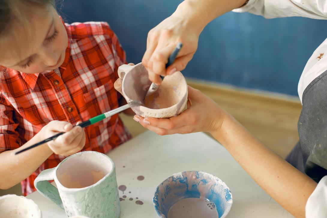 Création de pots par les enfants